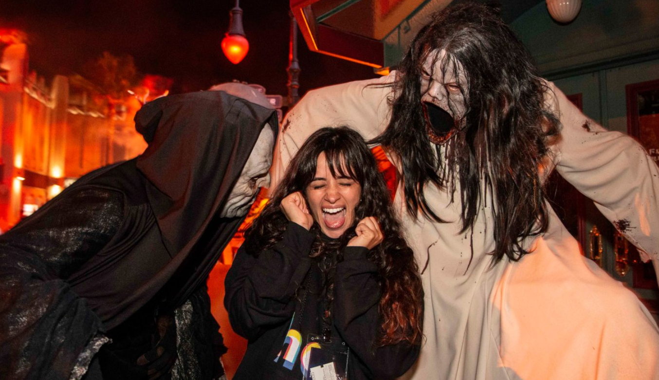 Can They Touch You at Halloween Horror Nights? (+ Survival Tips)